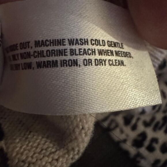 Baby Gap Leopard Print Button Front Cardigan Sweater | 6–12 Months | 100% Cotton - Picture 5 of 6